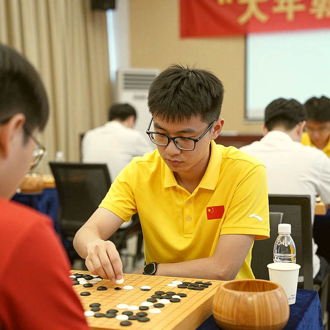 GCL 2026: Nepomniachtchi khiến Carlsen toát mồ hôi trước khi thắng Sindarov bằng đồng hồ